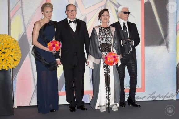 Charlene et Albert de Monaco, Caroline de Hanovre et Karl Lagerfeld lors du Bal de la Rose à Monaco le 29 mars 2014