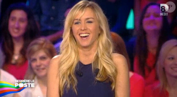 Enora Malagré présente Derrière le poste sur D8 - vendredi 28 mars 2014.