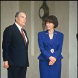 Danielle et François Mitterrand sur le perron de l'Elysée, avril 1992.