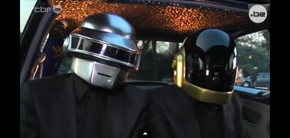 <p>Les Daft Punk dans la voiture de l'émission Hep Taxi !, diffusée sur La Deux.</p>