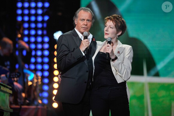 Natacha Polony et Michel Leeb enregistrent l'émission du Sidaction 2014, les 24 et 25 mars 2014 au théâtre Mogador à Paris (diffusion le 5 avril 2014).