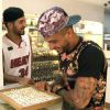 Julien choisit une bague de fiançailles - "Les Marseillais à Rio", épisode du 4 avril 2014 diffusé sur W9.