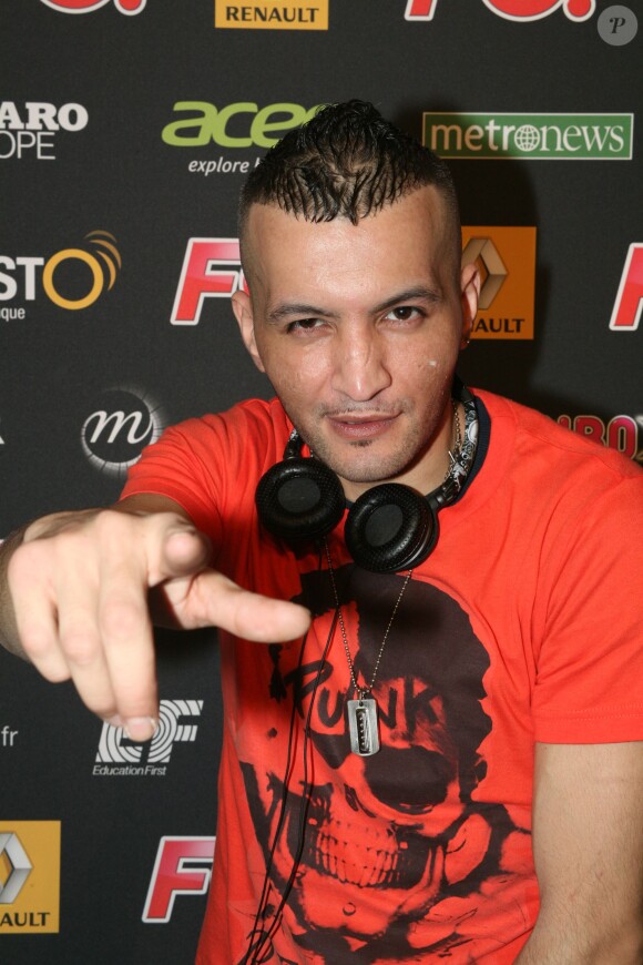 Le DJ Hakimakli à la soirée annuelle organisée par Radio FG au Grand Palais, à Paris, le jeudi 3 avril 2014.