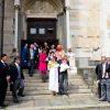 Le prince Carlos de Bourbon-Parme, son épouse Annemarie et sa famille quittant la cathédrale de Plaisance, en Italie, le 5 avril 2014 après le baptême de sa fille la princesse Cecilia.