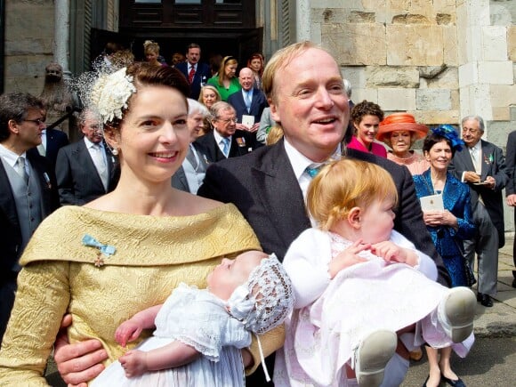 Le prince Carlos de Bourbon-Parme et la princesse Annemarie radieux au baptême de leur fille la princesse Cecilia de Bourbon-Parme le 5 avril 2014 à la cathédrale de Plaisance, en Italie.