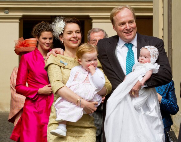Le prince Carlos de Bourbon-Parme et la princesse Annemarie, avec leur fille aînée Luisa, célébraient le 5 avril 2014 le baptême de leur fille la princesse Cecilia à la cathédrale de Plaisance, en Italie.