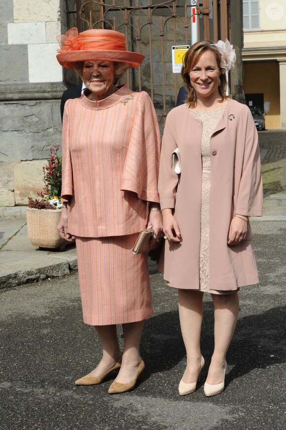 La princesse Beatrix des Pays-Bas et sa nièce la princesse Margarita de Bourbon-Parme au baptême de la princesse Cecilia de Bourbon-Parme le 5 avril 2014 à la cathédrale de Plaisance, en Italie.