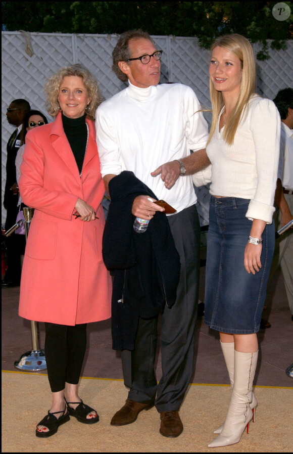 Gwyneth Paltrow avec son père Bruce Paltrow et sa mère Blythe Danner à Hollywood le 23 juillet 2002