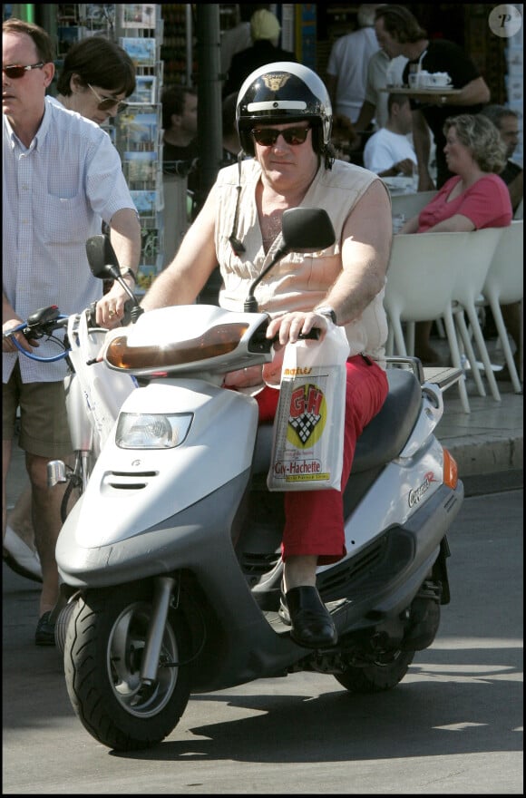 Exclusif : Gérard Depardieu en scooter à Saint-Tropez le 15 juillet 2005