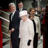 La reine Elizabeth II était en visite à Lloyd's, à Londres le 27 mars 2014, pour son 325e anniversaire.