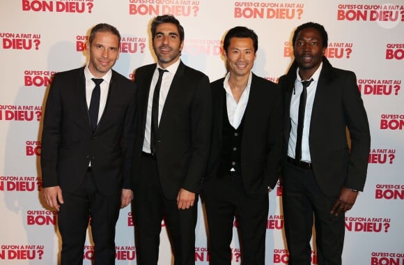 Medi Sadoun, Ary Abittan, Frédéric Chau et Noom Diawara lors de l'avant-première du film "Qu'est-ce qu'on a fait au Bon Dieu?" au Grand Rex à Paris, le 10 avril 2014