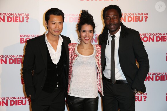 Frederic Chau, Sabrina Ouazani et Noom Diawara lors de l'avant-première du film "Qu'est-ce qu'on a fait au Bon Dieu?" au Grand Rex à Paris, le 10 avril 2014