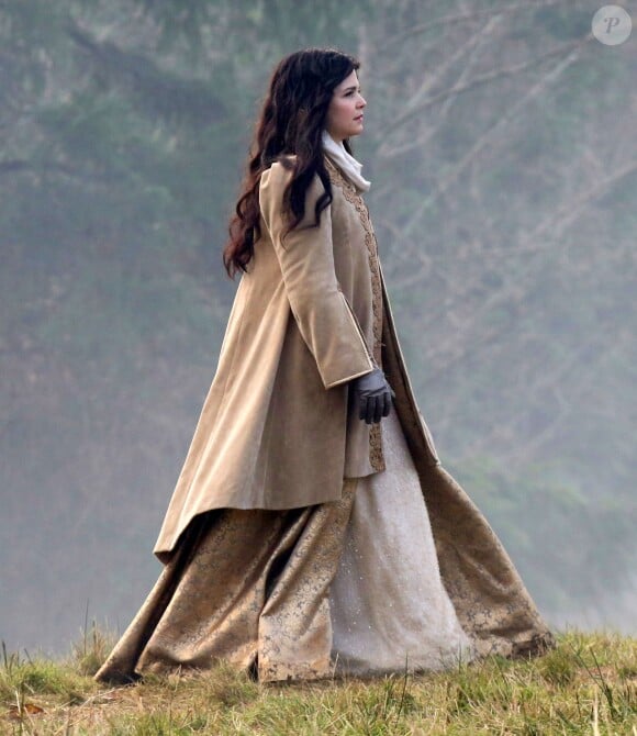 Ginnifer Goodwin enceinte sur le tournage de la série Once Upon A Time à Vancouver, le 27 novembre 2013.