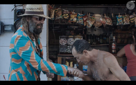 Image extraite du clip "L'adulte" de Sébastien Tellier, extrait de l'album "L'aventura" à paraître le 26 mai 2014.