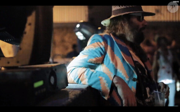 Image extraite du clip "L'adulte" de Sébastien Tellier, extrait de l'album "L'aventura" à paraître le 26 mai 2014.