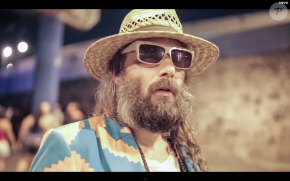 Image extraite du clip "L'adulte" de Sébastien Tellier, extrait de l'album "L'aventura" à paraître le 26 mai 2014.