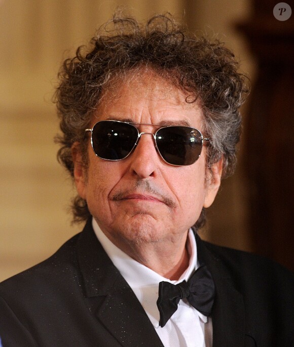 Bob Dylan décoré par Barack Obama de la Médaille présidentielle de la liberté à la Maison Blanche à Washington, le 29 mai 2012.