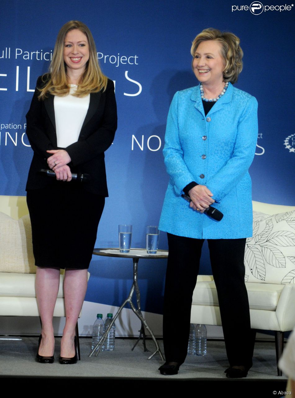  Chelsea Clinton a d&amp;eacute;voil&amp;eacute; &amp;ecirc;tre enceinte de son premier enfant &amp;agrave; l&#039;occasion d&#039;une conf&amp;eacute;rence donn&amp;eacute;e au c&amp;ocirc;t&amp;eacute; de sa m&amp;egrave;re dans le cadre sur Tribeca Film Festival. New York, le 17 avril 2014. 