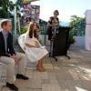 Kate Middleton (vêtue d'une robe Zimmermann) et le prince William visitaient le 18 avril 2014 à Manly (nord de Sydney) le Bear Cottage, un hôpital pour enfants proposant des soins palliatifs, au 3e jour de leur tournée en Australie.