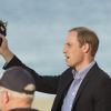 Le prince William donnant le départ d'une course le 18 avril 2014 sur la plage de Manly, en Australie