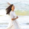 Kate Middleton, superbe dans une robe en dentelle de la marque australienne Zimmermann et perchée sur ses compensées Russell and Bromley, à la plage de Manly, au nord de Sydney, le 18 avril 2014