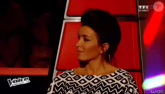 Jenifer, dans son fauteuil de coach (The Voice 3 - émission du samedi 19 avril 2014.)