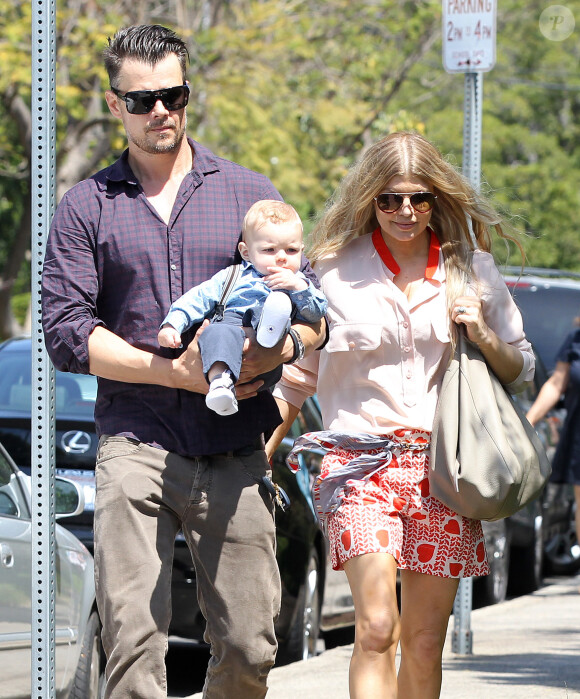 Josh Duhamel et Fergie emmènent leur fils Axl à l'église pour Pâques à Brentwood, le 20 avril 2014.