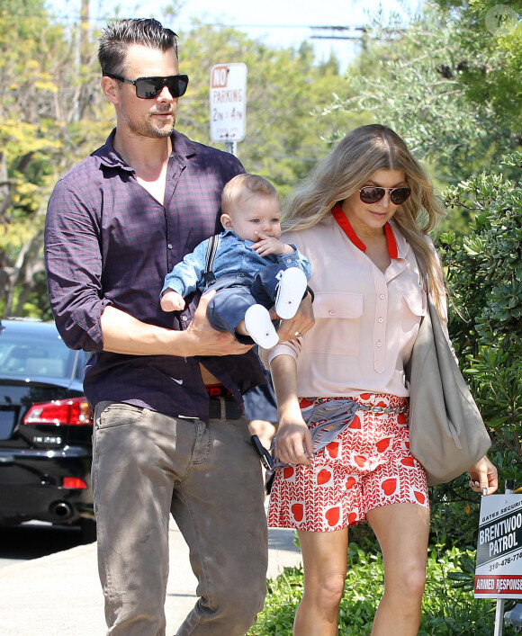 Josh Duhamel et Fergie emmènent leur fils Axl à l'église pour Pâques à Brentwood, le 20 avril 2014.