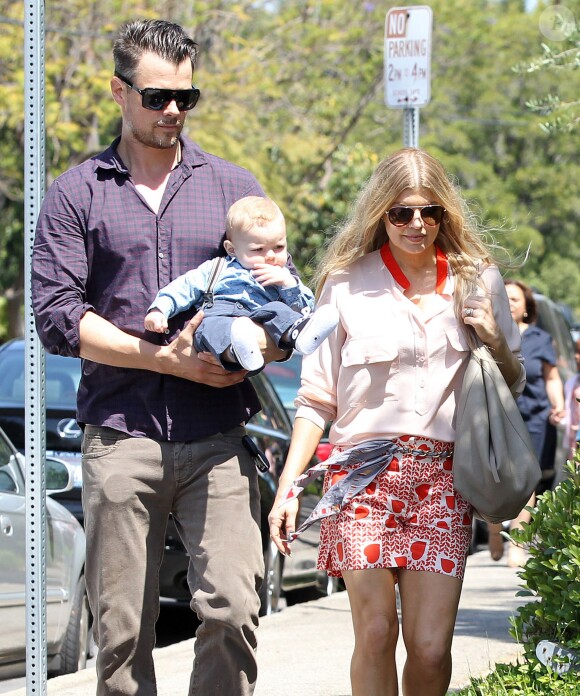 Josh Duhamel et Fergie emmènent leur fils Axl à l'église pour Pâques à Brentwood, le 20 avril 2014.