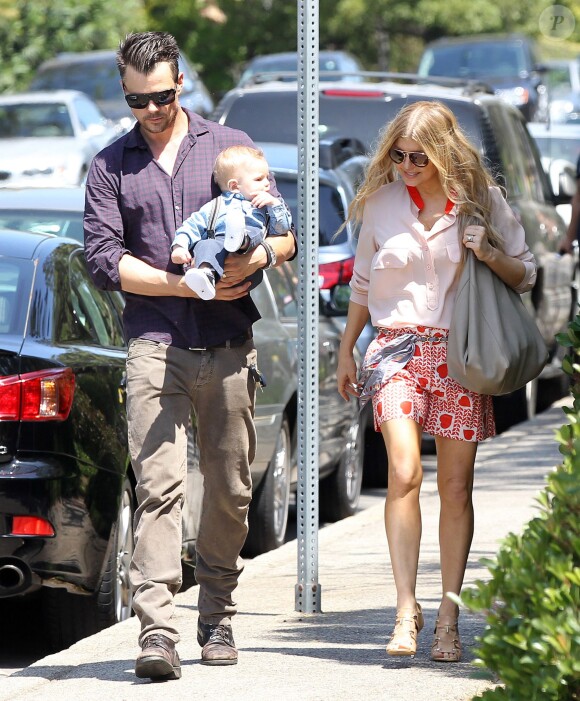 Josh Duhamel et Fergie emmènent leur fils Axl à l'église pour Pâques à Brentwood, le 20 avril 2014.