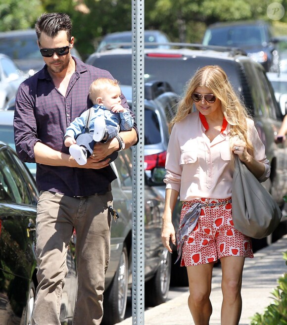 Josh Duhamel et Fergie emmènent leur fils Axl à l'église pour Pâques à Brentwood, le 20 avril 2014.