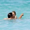 Exclusif - Karolina Kurkova et son mari Archie Drury, en amoureux sur l'île de Saint-Barthélemy. Le 14 avril 2014.