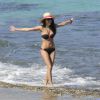 Exclusif - Karine Ferri, une bombe dans un décor paradisiaque, en vacances à Saint Barthélemy logée à l'hôtel Taiwana, le 21 janvier 2014