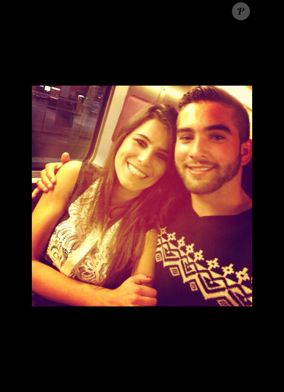 Karine Ferri et Kendji dans le train après le showcase The Voice à Nantes le 12 mars 2014