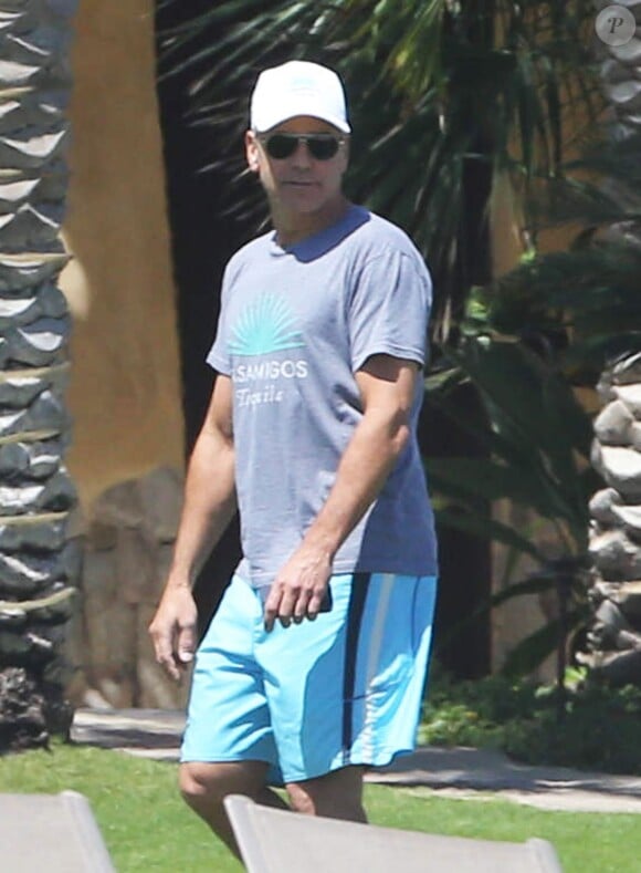 Exclusif - George Clooney à Cabo san Lucas le 11 avril 2014, avec des amis