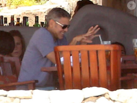 Exclusif - George Clooney en vacances à Cabo san Lucas le 11 avril 2014.