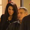 George Clooney présente Amal Alamuddin à ses amis John Krasinski et Emily Blunt à Los Angeles, le 27 mars 2014.