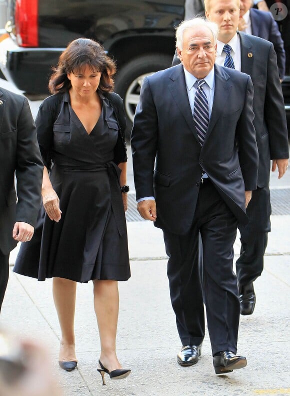 DOMINIQUE STRAUSS-KAHN ET SA FEMME ANNE SINCLAIR ARRIVENT A LA COUR PENALE DE NEW YORK  Dominique Strauss-Kahn and wife Anne Sinclair arrive at NY Criminal Court. (NYC)23/08/2011 - NEW YORK