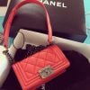 Nabilla, une fashion addict : un nouveau sac Chanel, le boy 