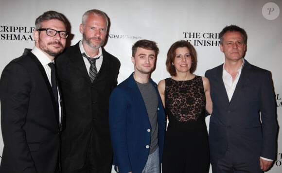 Daniel Radcliffe, Sarah Greene et l'équipe de la pièce lors de la générale de la pièce The Cripple of Inishmaan à New York le 20 avril 2014