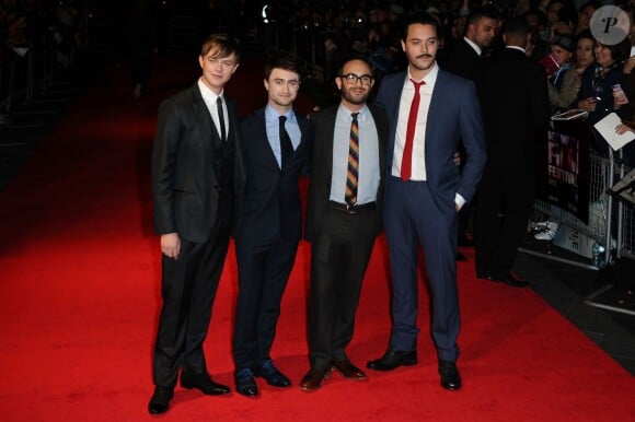 Dane DeHaan, Daniel Radcliffe, John Krokidas et Jack Huston lors de la première du film Kill Your Darlings à Londres le 17 octobre 2012