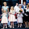 La reine Maxima et le roi Willem-Alexander des Pays-Bas célébraient le Koningsdag (Jour du roi) à De Rijp, le 26 avril 2014 à l'occasion des 47 ans du souverain, entouré de leurs filles Catharina-Amalia, Alexia et Ariane, ainsi que la princesse Beatrix, le prince Constantijn et son épouse la princesse Laurentien Brinkhorst, la princesse Margriet et son époux Pieter van Vollenhoven, la princesse Annette et le prince Bernhard