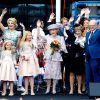 La reine Maxima et le roi Willem-Alexander des Pays-Bas célébraient le Koningsdag (Jour du roi) à De Rijp, le 26 avril 2014 à l'occasion des 47 ans du souverain, entouré de leurs filles Catharina-Amalia, Alexia et Ariane, ainsi que la princesse Beatrix, le prince Constantijn et son épouse la princesse Laurentien Brinkhorst, la princesse Margriet et son époux Pieter van Vollenhoven, la princesse Annette et le prince Bernhard