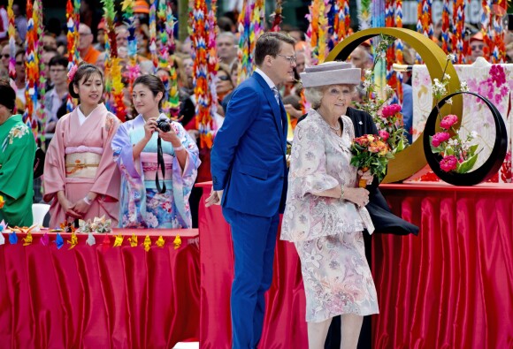 La princesse Beatrix et le prince Constantijn des Pays-Bas lors de la célébration du King Day à Amstelveen, le 26 avril 2014 à l'occasion des 47 ans du roi Willem-Alexander.26/04/2014 - Amstelveen
