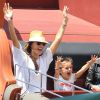 Alessandra Ambrosio, son fiancé Jamie Mazur et leurs enfants Anja et Noah s'amusent au parc d'attractions "Santa Monica Pier" à Santa Monica, le 27 avril 2014.