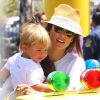 Alessandra Ambrosio et son adorable fils Noah s'amusent au parc d'attractions "Santa Monica Pier" à Santa Monica, le 27 avril 2014.