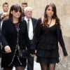 Montse Chaure et sa fille Carlota Vilanova lors des obsèques de Tito Vilanova l'ex-entraîneur du Barça, en la cathédrale de Barcelone le 28 avril 2014