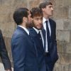 Daniel Alvès et Neymar lors des obsèques de Tito Vilanova l'ex-entraîneur du Barça, en la cathédrale de Barcelone le 28 avril 2014