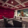 Blake Griffin, star des Clippers de Los Angeles, s'est offert une jolie maison de 9 millions de dollars à Pacific Palisades, du côté de Los Angeles, où il pourra regarder ses films dans une petite salle de cinéma...