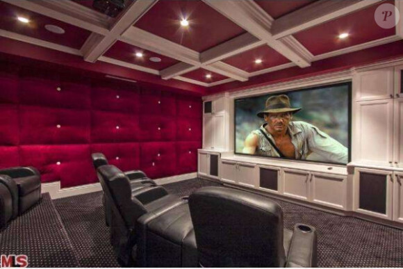Blake Griffin, star des Clippers de Los Angeles, s'est offert une jolie maison de 9 millions de dollars à Pacific Palisades, du côté de Los Angeles, où il pourra regarder ses films dans une petite salle de cinéma...